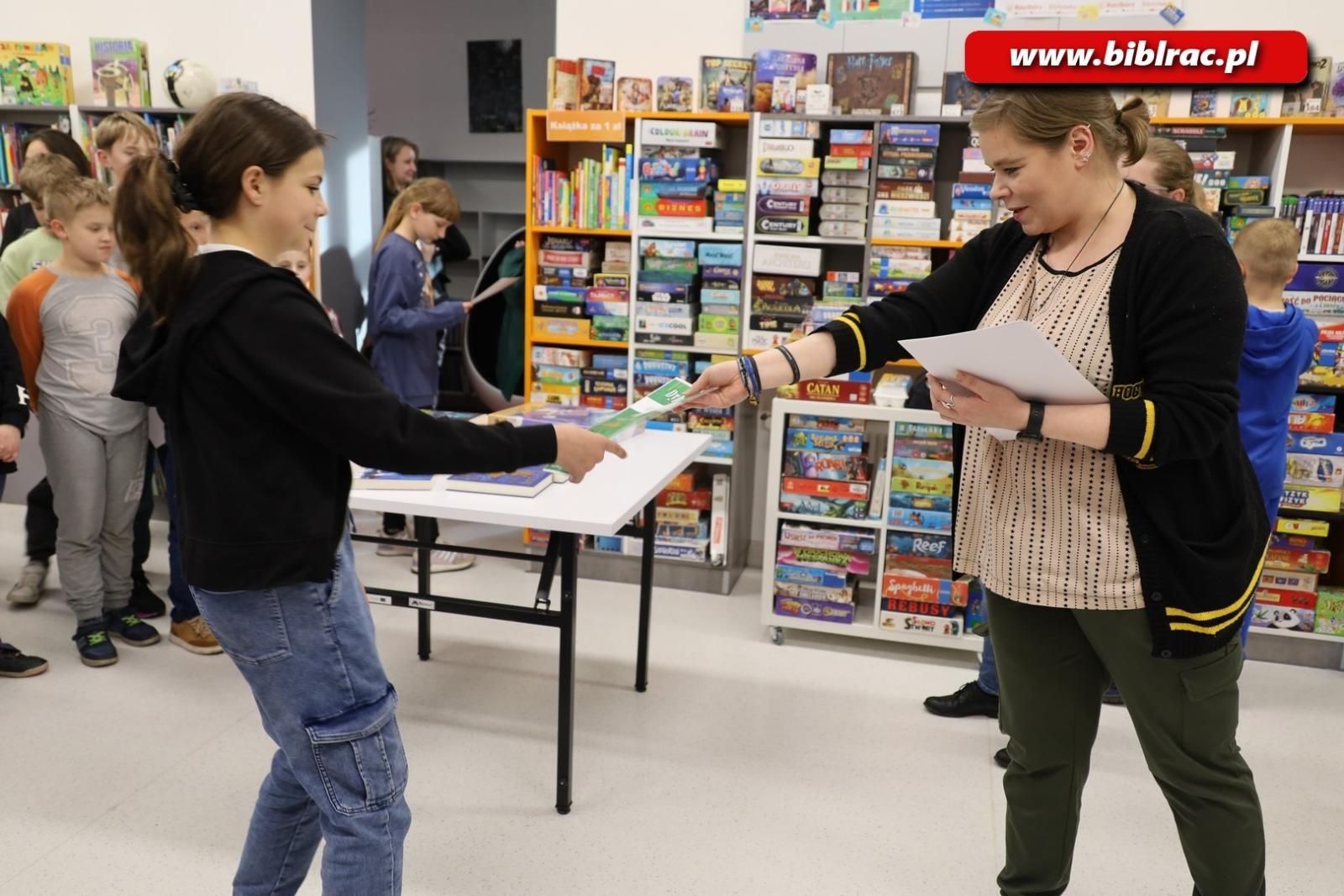 Zdjęcie w galerii na portalu naszraciborz.pl: Magiczny świat Baśnioboru na konkursie w raciborskiej bibliotece wiadomości z regionu