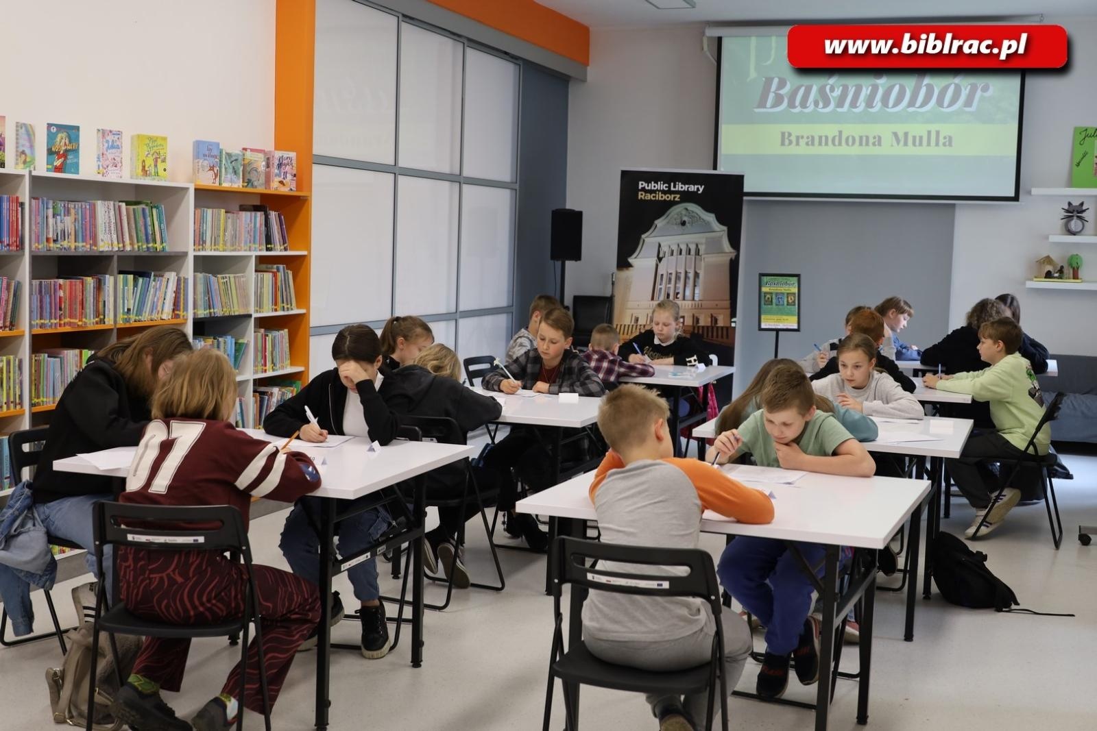 Zdjęcie w galerii na portalu naszraciborz.pl: Magiczny świat Baśnioboru na konkursie w raciborskiej bibliotece wiadomości z regionu