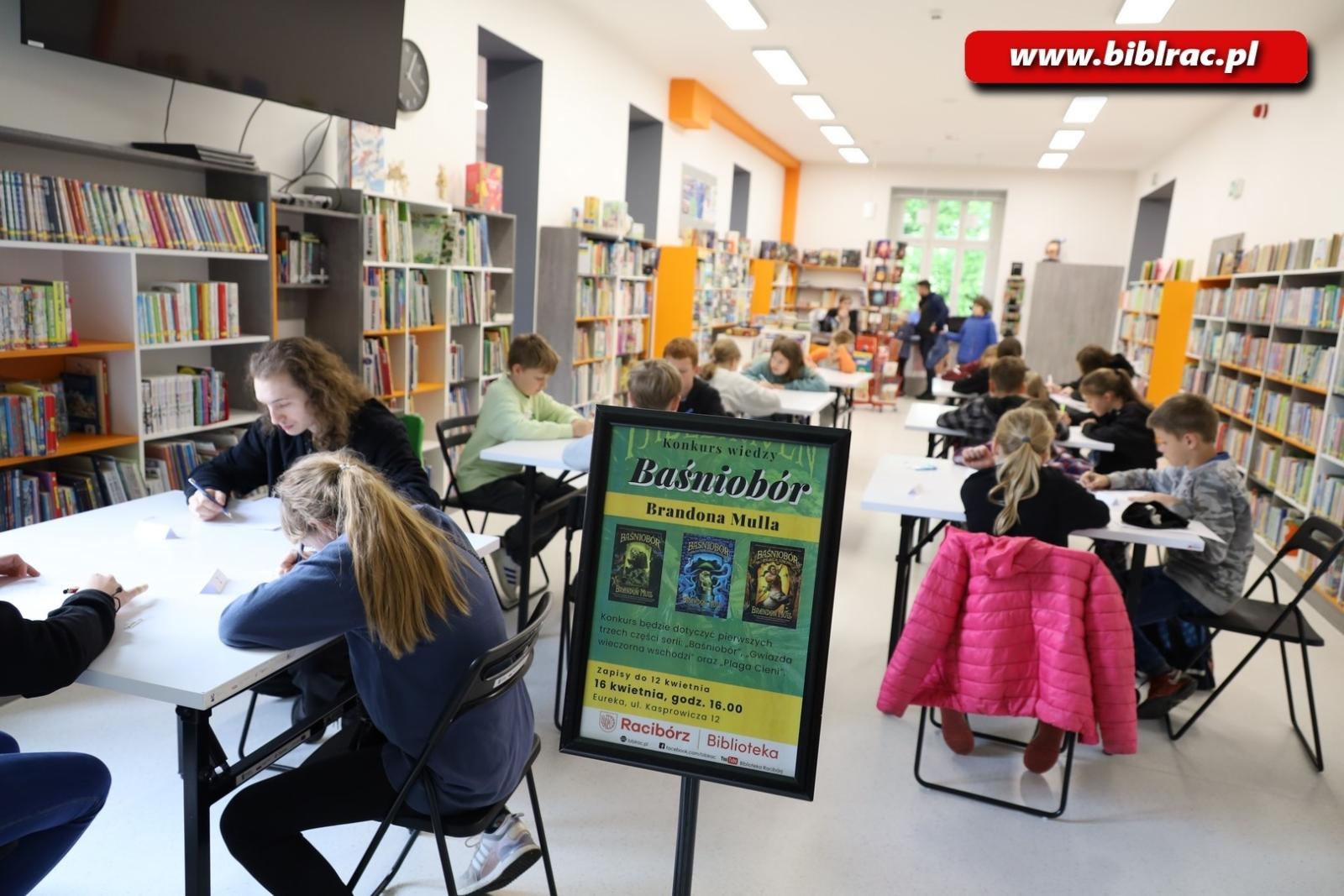 Zdjęcie w galerii na portalu naszraciborz.pl: Magiczny świat Baśnioboru na konkursie w raciborskiej bibliotece wiadomości z regionu