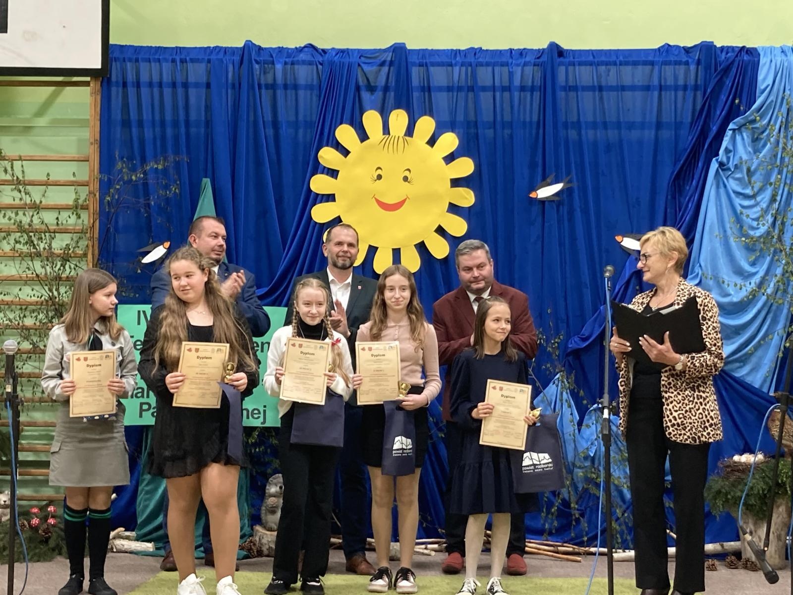 Zdjęcie w galerii na portalu naszraciborz.pl: IV edycja Powiatowego Festiwalu Piosenki Turystycznej, Harcerskiej i Patriotycznej za nami wiadomości z regionu