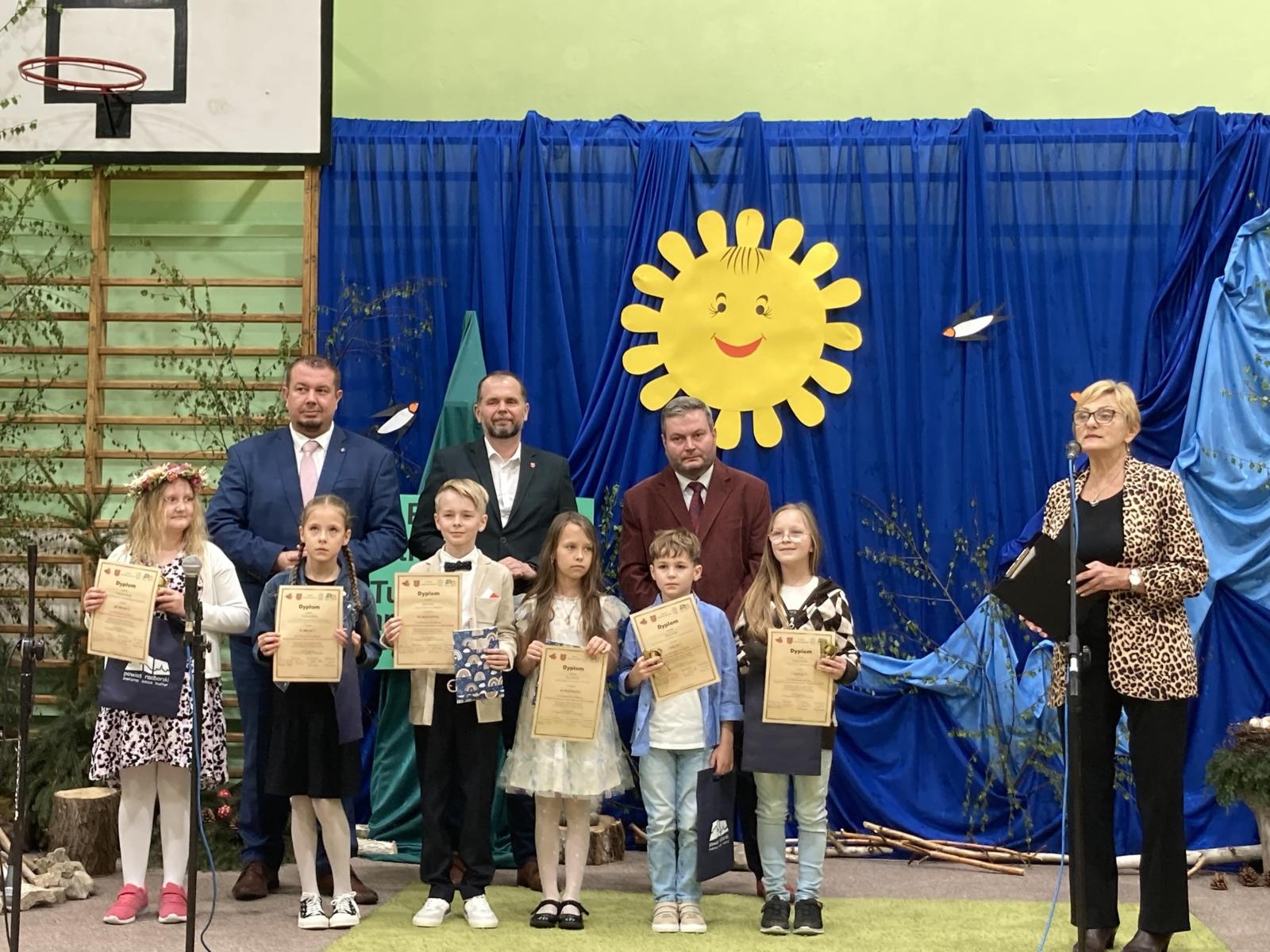 Zdjęcie w galerii na portalu naszraciborz.pl: IV edycja Powiatowego Festiwalu Piosenki Turystycznej, Harcerskiej i Patriotycznej za nami wiadomości z regionu