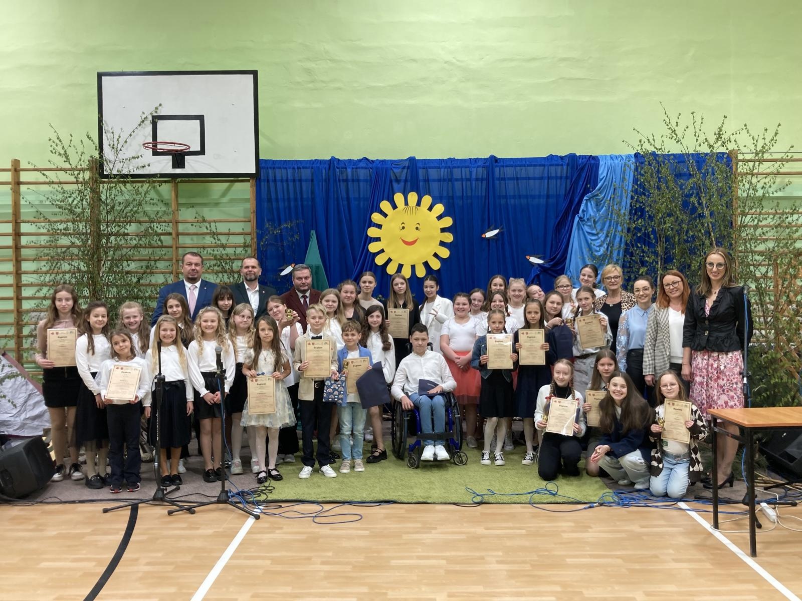 Zdjęcie w galerii na portalu naszraciborz.pl: IV edycja Powiatowego Festiwalu Piosenki Turystycznej, Harcerskiej i Patriotycznej za nami wiadomości z regionu