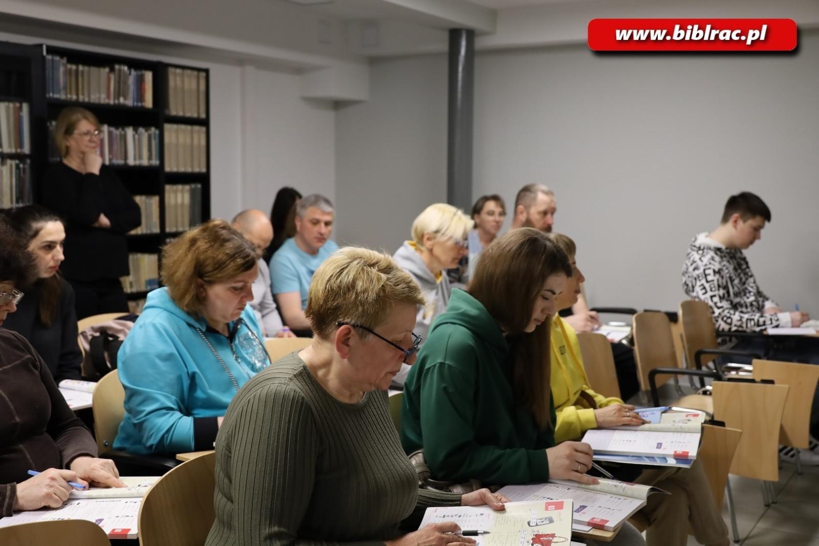 Zdjęcie w galerii na portalu naszraciborz.pl: Konsul USA w raciborskiej bibliotece wiadomości z regionu
