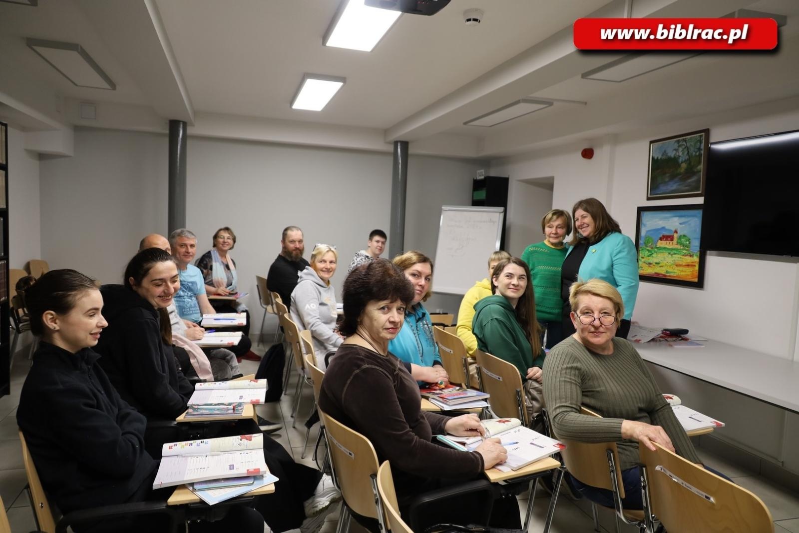 Zdjęcie w galerii na portalu naszraciborz.pl: Konsul USA w raciborskiej bibliotece wiadomości z regionu