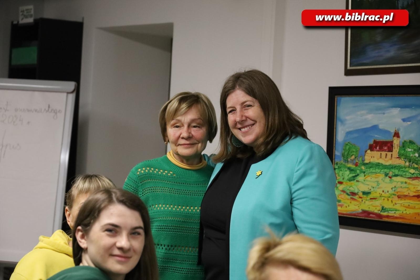 Zdjęcie w galerii na portalu naszraciborz.pl: Konsul USA w raciborskiej bibliotece wiadomości z regionu