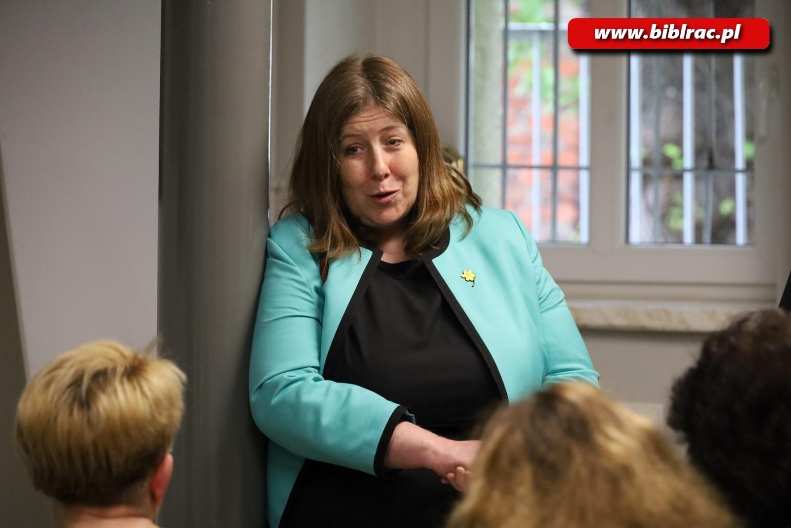 Zdjęcie w galerii na portalu naszraciborz.pl: Konsul USA w raciborskiej bibliotece wiadomości z regionu