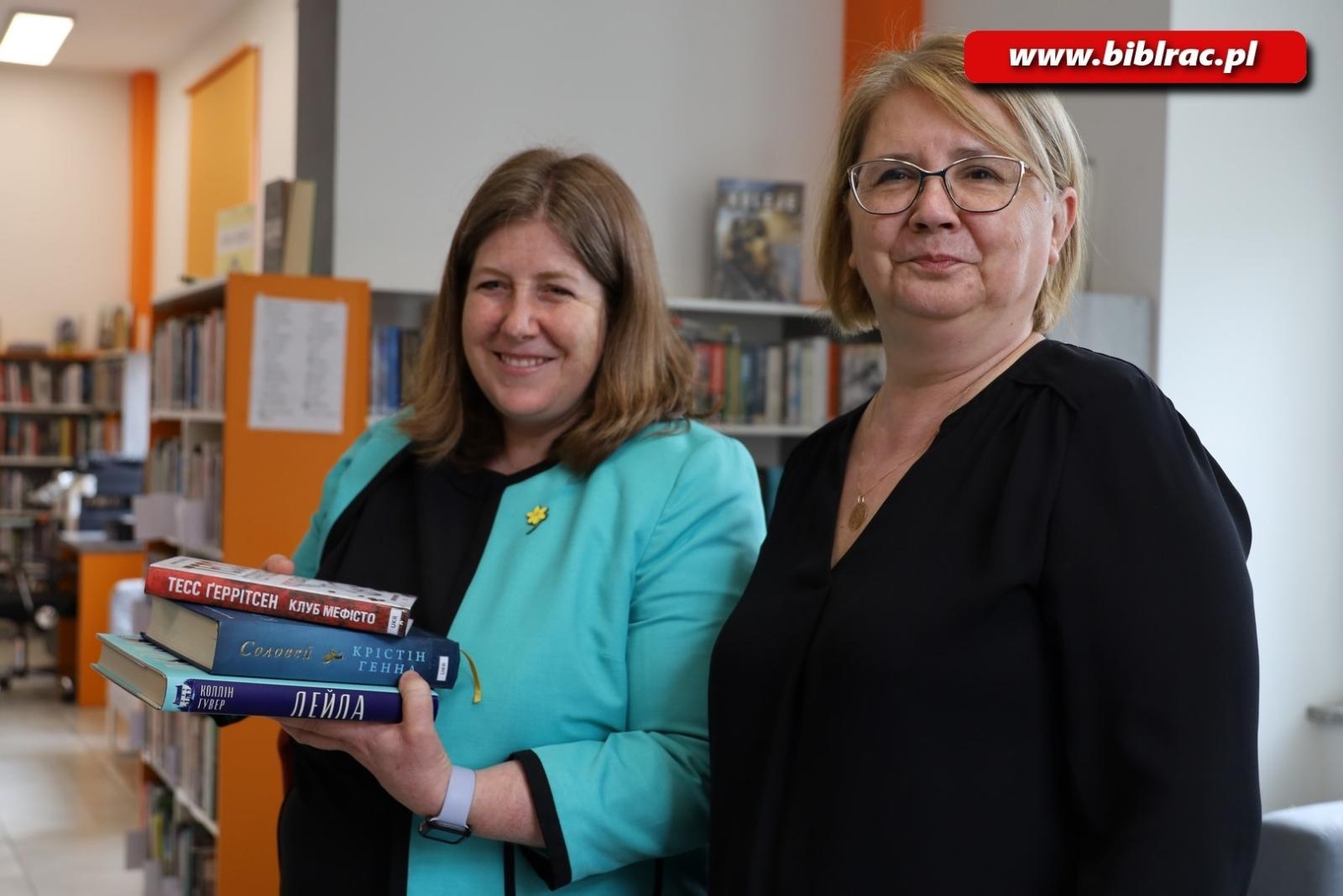 Zdjęcie w galerii na portalu naszraciborz.pl: Konsul USA w raciborskiej bibliotece wiadomości z regionu