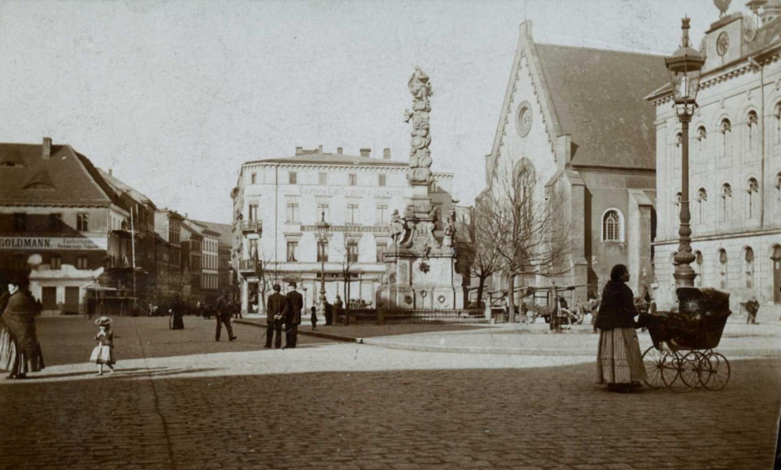 Zdjęcie w galerii na portalu naszraciborz.pl: Polowemu grozi proces. Podał nieprawdę w sprawie północnej zabudowy Rynku. Właściciel pokazał jak miała wyglądać wiadomości z regionu