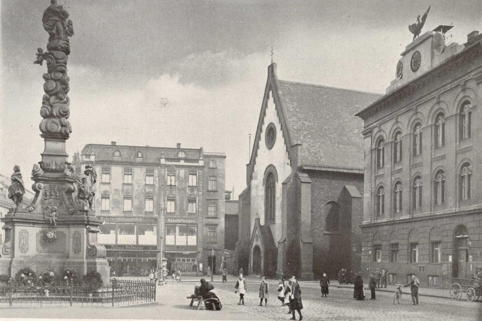 Zdjęcie w galerii na portalu naszraciborz.pl: Polowemu grozi proces. Podał nieprawdę w sprawie północnej zabudowy Rynku. Właściciel pokazał jak miała wyglądać wiadomości z regionu