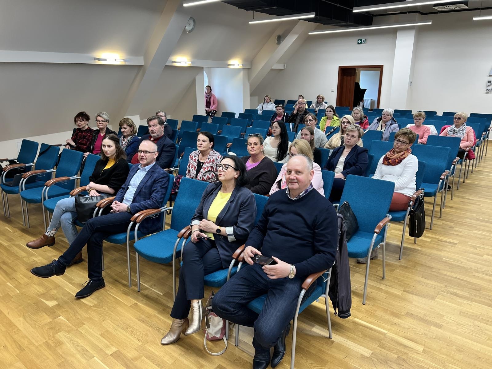 Zdjęcie w galerii na portalu naszraciborz.pl: Wojciechowicz kończy kampanię spotkaniem ze środowiskiem osób niepełnosprawnych i ich opiekunów wiadomości z regionu