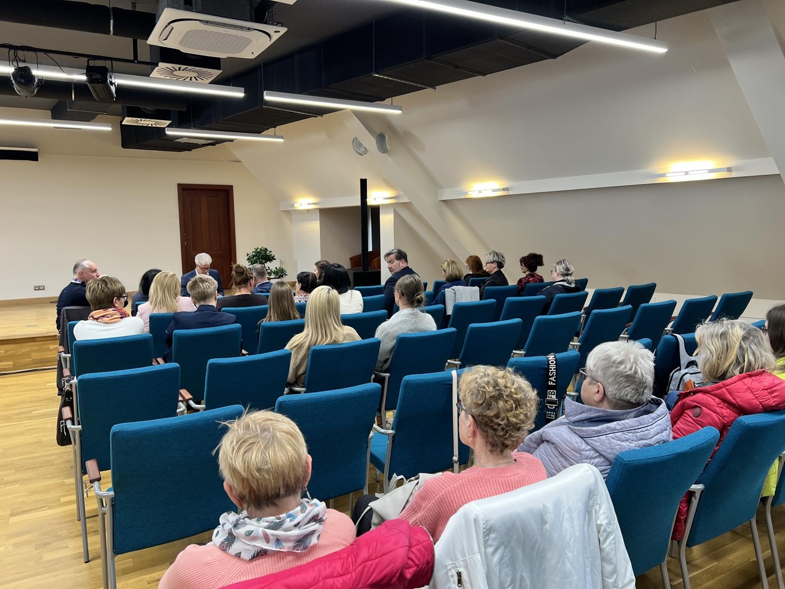 Zdjęcie w galerii na portalu naszraciborz.pl: Wojciechowicz kończy kampanię spotkaniem ze środowiskiem osób niepełnosprawnych i ich opiekunów wiadomości z regionu