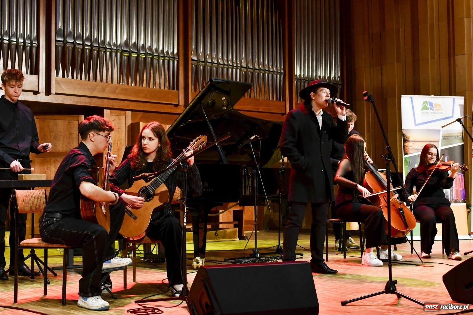 Zdjęcie w galerii na portalu naszraciborz.pl: Jubileuszowa edycja konkursu piosenki hiszpańskiej w Raciborzu [FOTO i WIDEO]  wiadomości z regionu