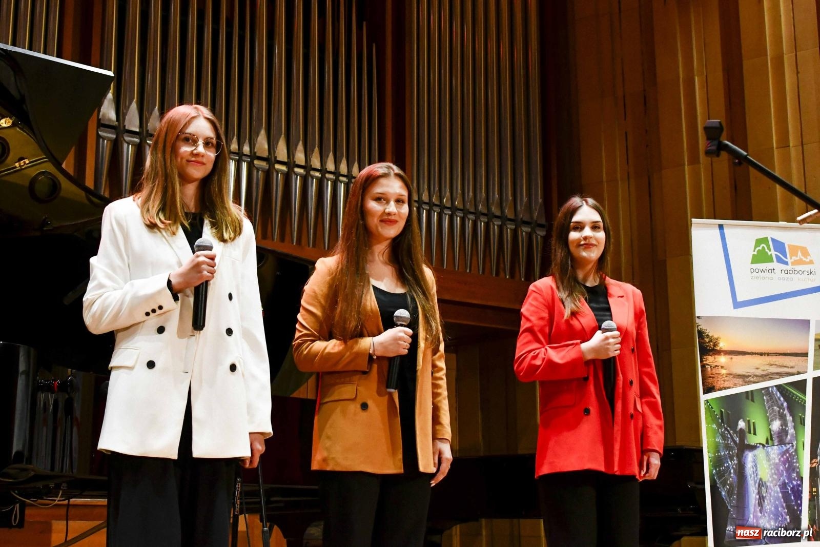 Zdjęcie w galerii na portalu naszraciborz.pl: Jubileuszowa edycja konkursu piosenki hiszpańskiej w Raciborzu [FOTO i WIDEO]  wiadomości z regionu