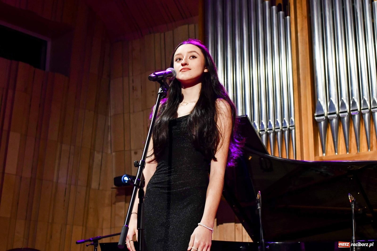 Zdjęcie w galerii na portalu naszraciborz.pl: Jubileuszowa edycja konkursu piosenki hiszpańskiej w Raciborzu [FOTO i WIDEO]  wiadomości z regionu