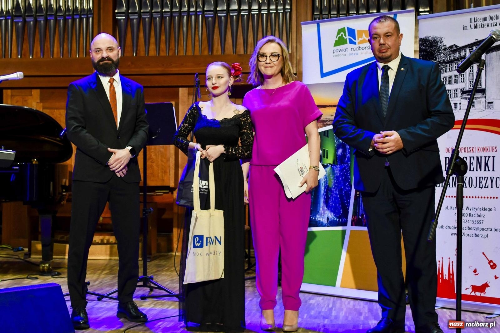 Zdjęcie w galerii na portalu naszraciborz.pl: Jubileuszowa edycja konkursu piosenki hiszpańskiej w Raciborzu [FOTO i WIDEO]  wiadomości z regionu