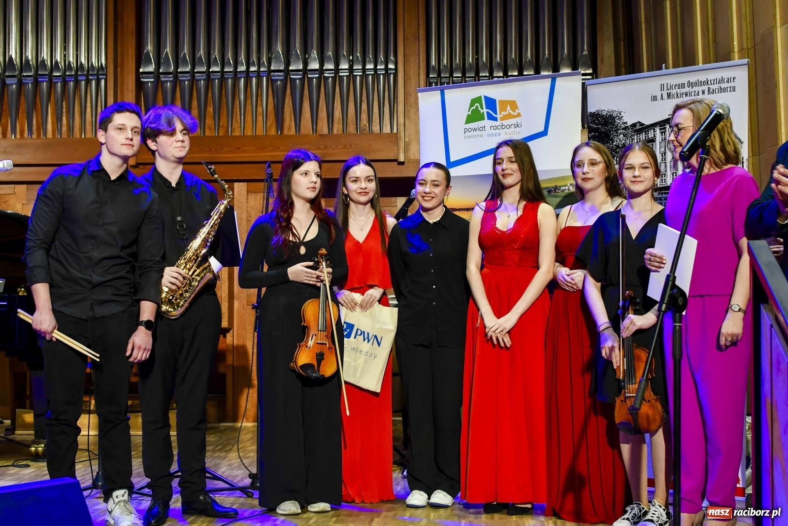 Zdjęcie w galerii na portalu naszraciborz.pl: Jubileuszowa edycja konkursu piosenki hiszpańskiej w Raciborzu [FOTO i WIDEO]  wiadomości z regionu