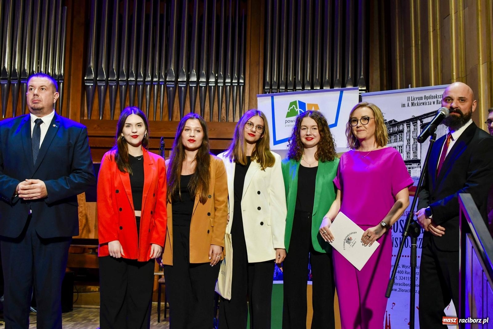 Zdjęcie w galerii na portalu naszraciborz.pl: Jubileuszowa edycja konkursu piosenki hiszpańskiej w Raciborzu [FOTO i WIDEO]  wiadomości z regionu