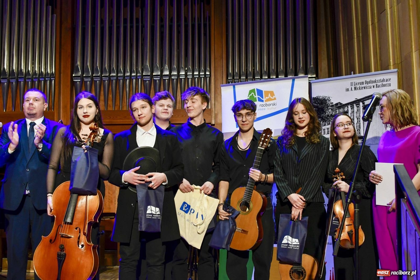 Zdjęcie w galerii na portalu naszraciborz.pl: Jubileuszowa edycja konkursu piosenki hiszpańskiej w Raciborzu [FOTO i WIDEO]  wiadomości z regionu