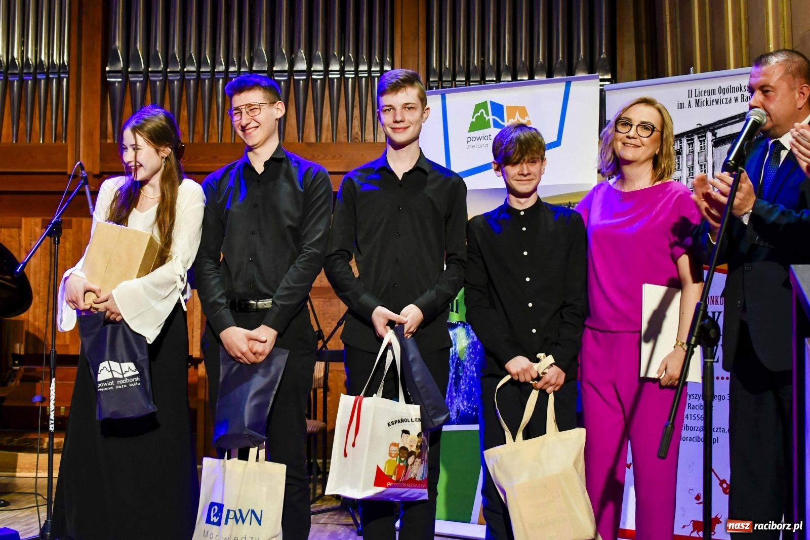 Zdjęcie w galerii na portalu naszraciborz.pl: Jubileuszowa edycja konkursu piosenki hiszpańskiej w Raciborzu [FOTO i WIDEO]  wiadomości z regionu