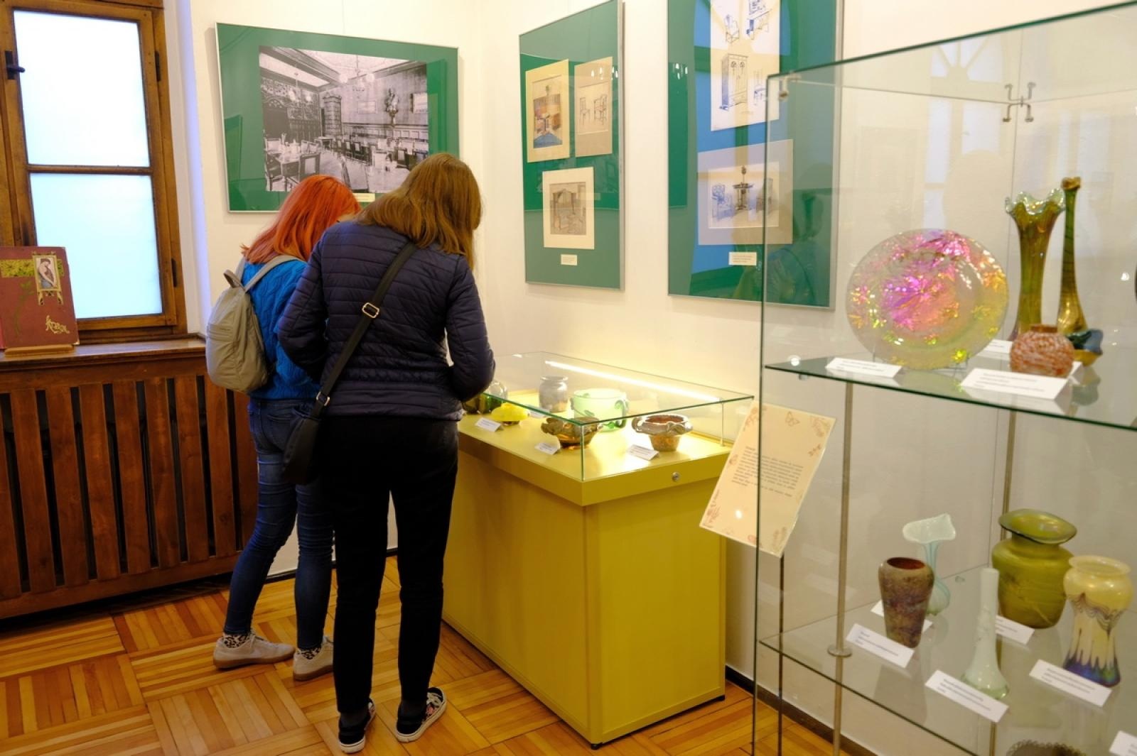 Zdjęcie w galerii na portalu naszraciborz.pl: Oblicza secesji w raciborskim Muzeum wiadomości z regionu