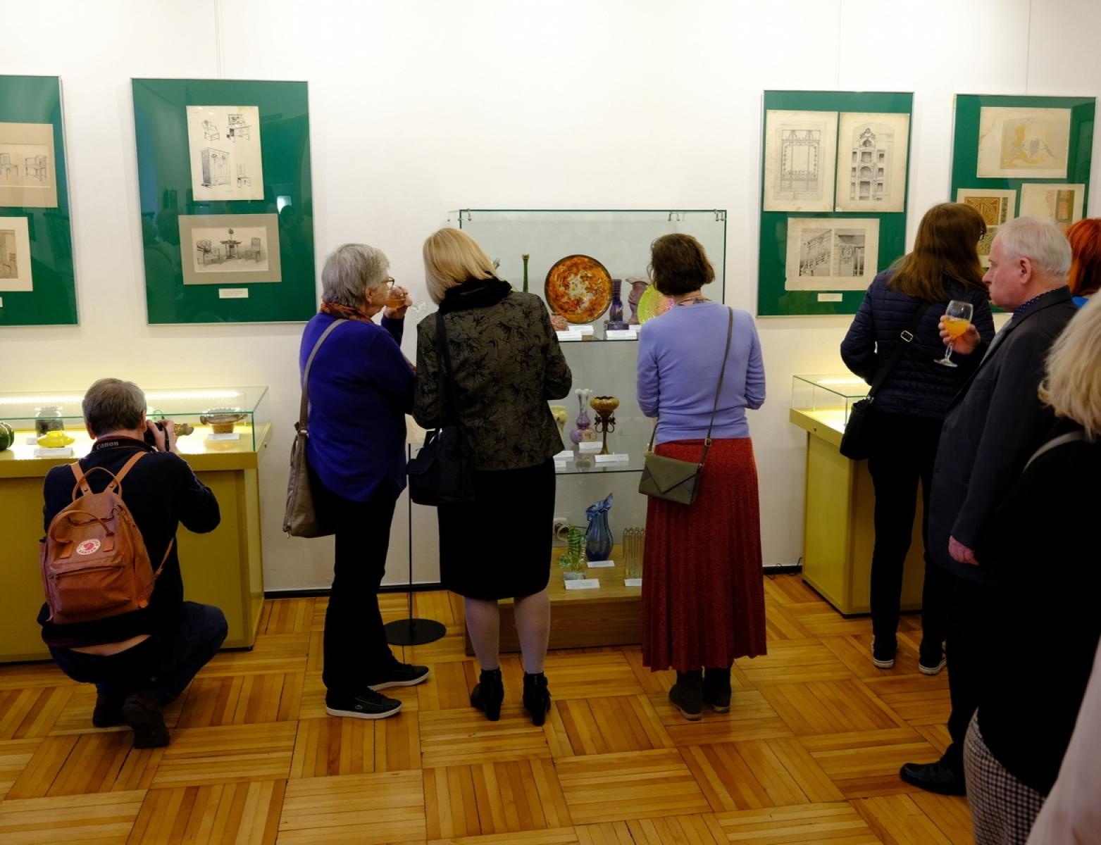 Zdjęcie w galerii na portalu naszraciborz.pl: Oblicza secesji w raciborskim Muzeum wiadomości z regionu