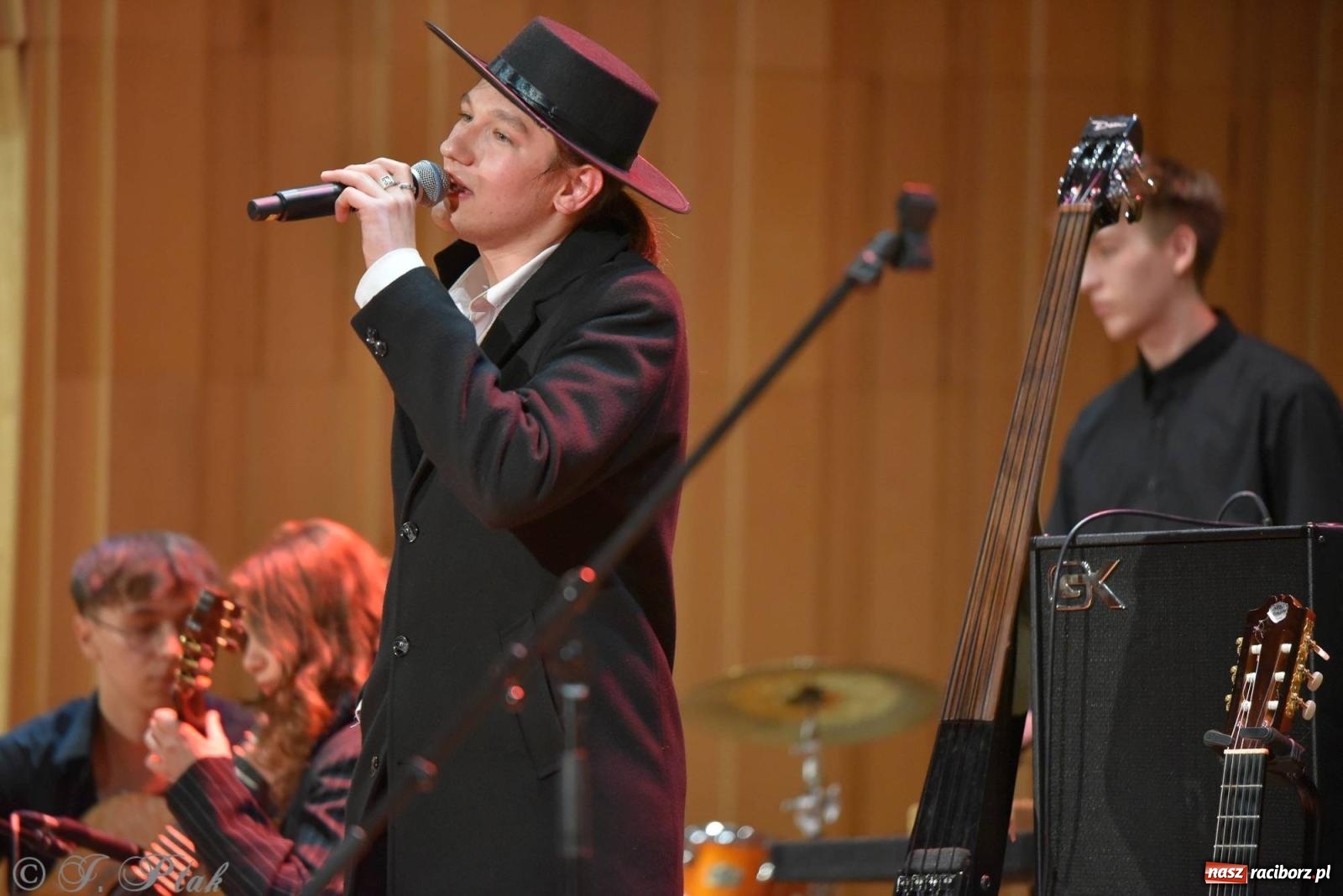 Zdjęcie w galerii na portalu naszraciborz.pl: Hiszpańsko-kubańska fiesta II LO. Torres & Havana Dream na bis! wiadomości z regionu