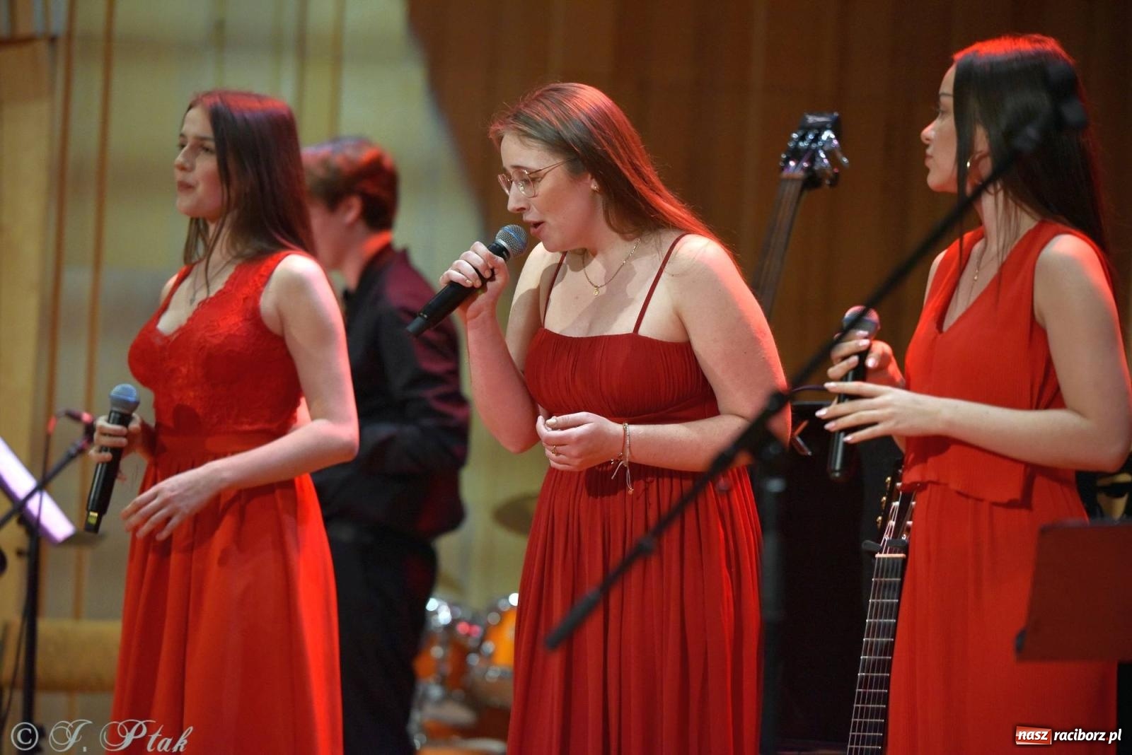 Zdjęcie w galerii na portalu naszraciborz.pl: Hiszpańsko-kubańska fiesta II LO. Torres & Havana Dream na bis! wiadomości z regionu