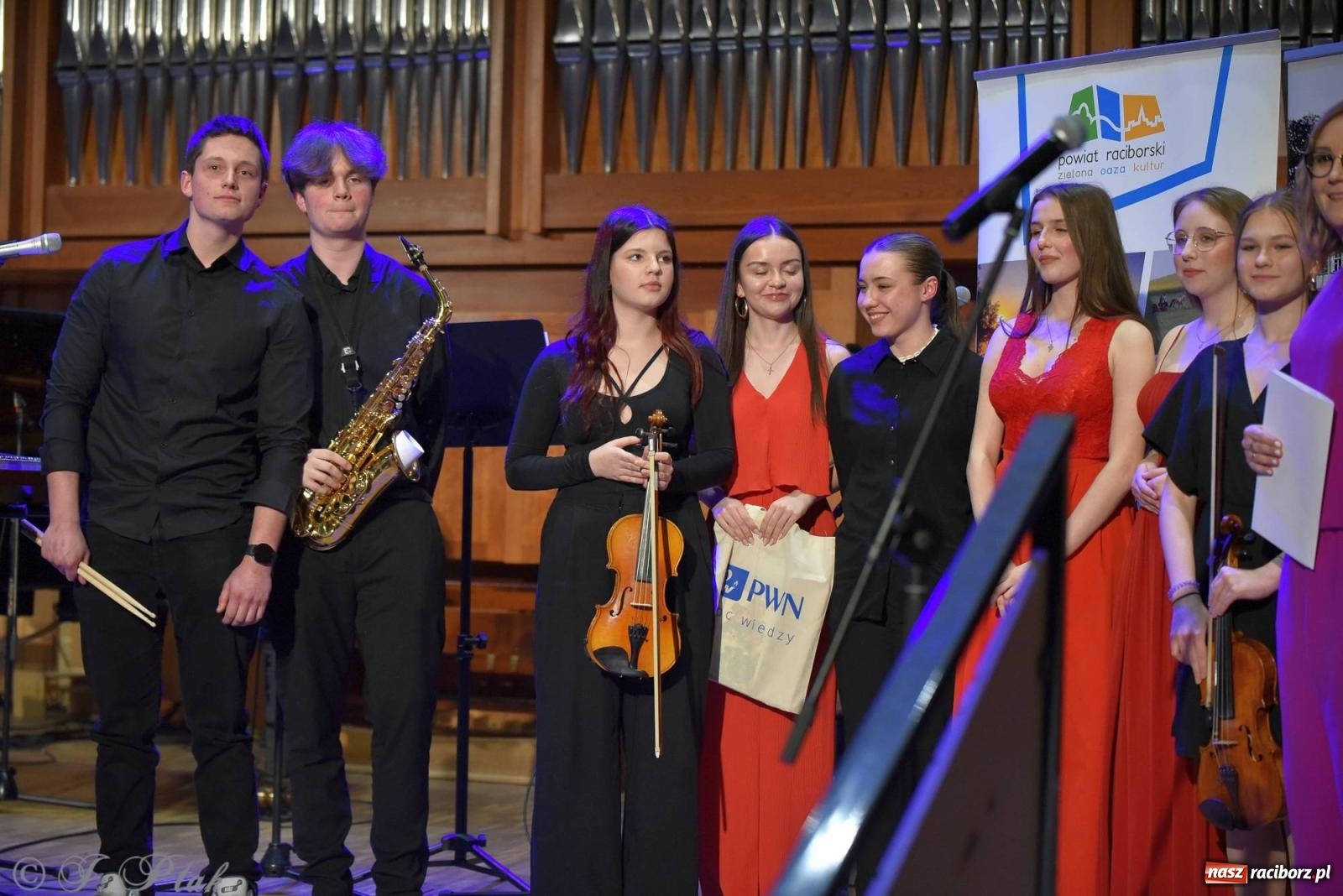 Zdjęcie w galerii na portalu naszraciborz.pl: Hiszpańsko-kubańska fiesta II LO. Torres & Havana Dream na bis! wiadomości z regionu