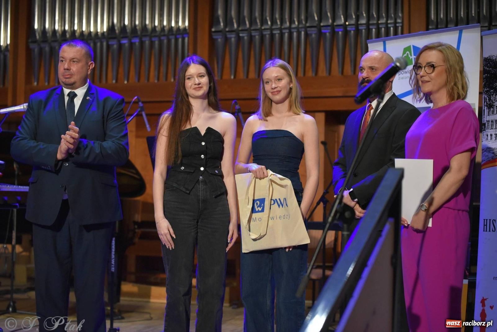 Zdjęcie w galerii na portalu naszraciborz.pl: Hiszpańsko-kubańska fiesta II LO. Torres & Havana Dream na bis! wiadomości z regionu