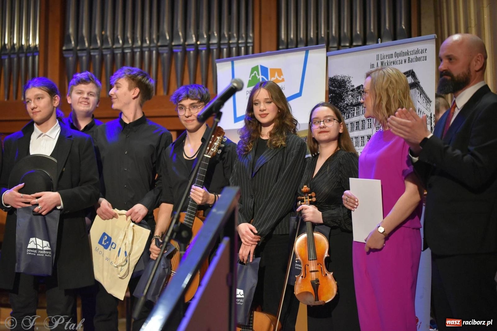 Zdjęcie w galerii na portalu naszraciborz.pl: Hiszpańsko-kubańska fiesta II LO. Torres & Havana Dream na bis! wiadomości z regionu