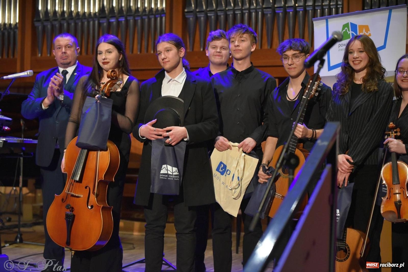 Zdjęcie w galerii na portalu naszraciborz.pl: Hiszpańsko-kubańska fiesta II LO. Torres & Havana Dream na bis! wiadomości z regionu