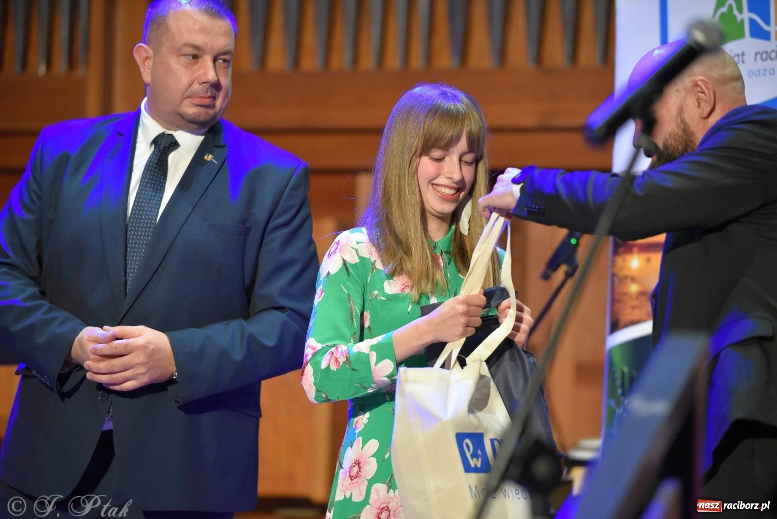 Zdjęcie w galerii na portalu naszraciborz.pl: Hiszpańsko-kubańska fiesta II LO. Torres & Havana Dream na bis! wiadomości z regionu