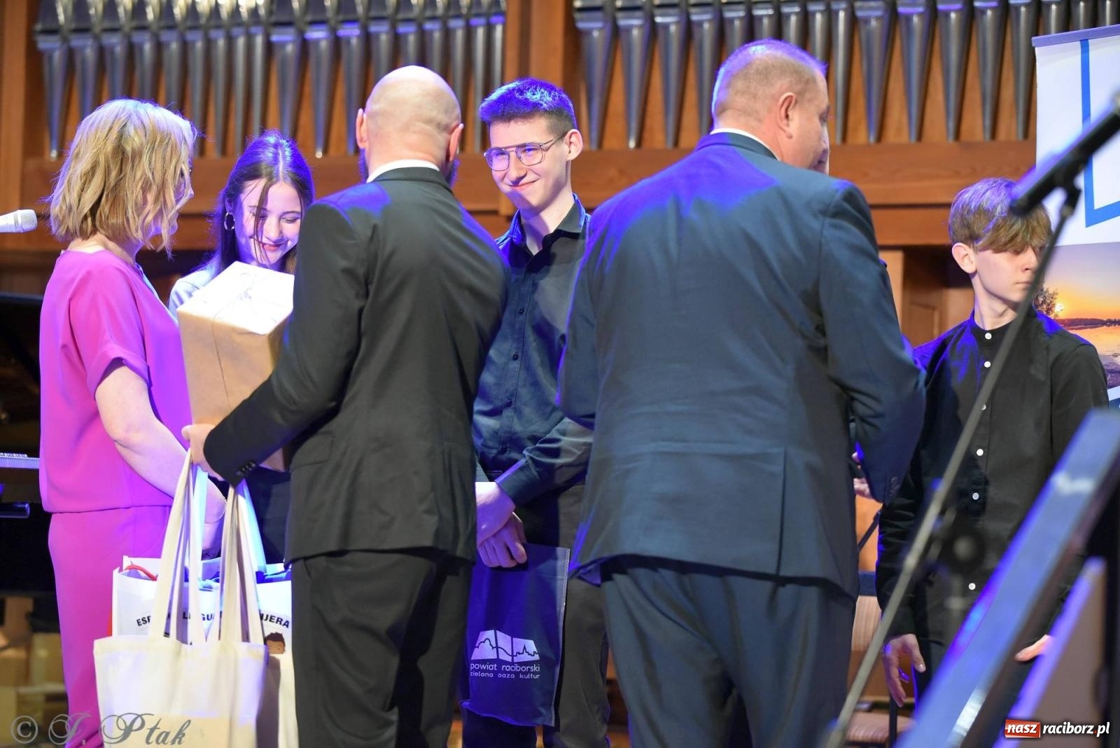 Zdjęcie w galerii na portalu naszraciborz.pl: Hiszpańsko-kubańska fiesta II LO. Torres & Havana Dream na bis! wiadomości z regionu