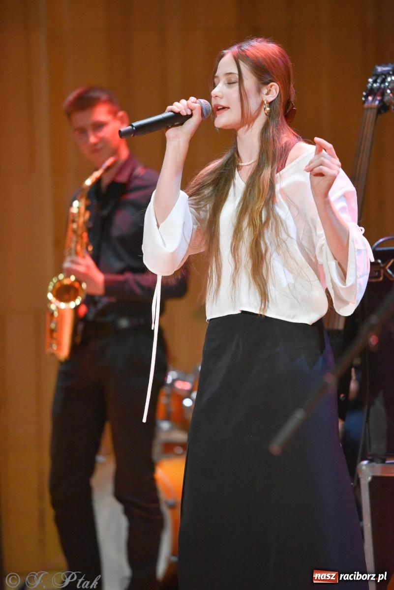 Zdjęcie w galerii na portalu naszraciborz.pl: Hiszpańsko-kubańska fiesta II LO. Torres & Havana Dream na bis! wiadomości z regionu