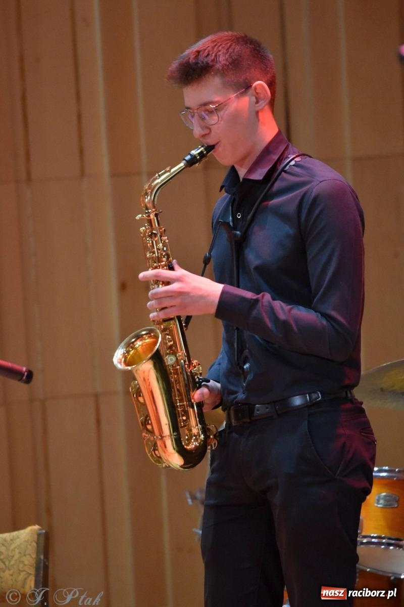 Zdjęcie w galerii na portalu naszraciborz.pl: Hiszpańsko-kubańska fiesta II LO. Torres & Havana Dream na bis! wiadomości z regionu