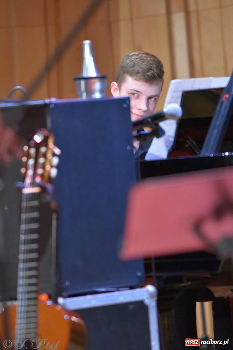 Zdjęcie w galerii na portalu naszraciborz.pl: Hiszpańsko-kubańska fiesta II LO. Torres & Havana Dream na bis! wiadomości z regionu