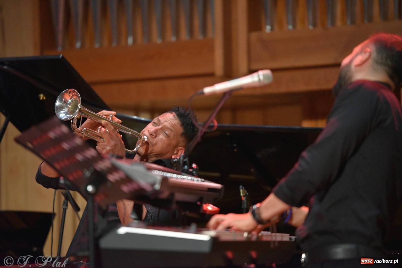 Zdjęcie w galerii na portalu naszraciborz.pl: Hiszpańsko-kubańska fiesta II LO. Torres & Havana Dream na bis! wiadomości z regionu