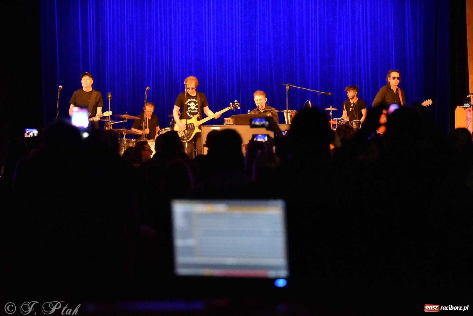 Zdjęcie w galerii na portalu naszraciborz.pl: Legenda polskiego rocka na scenie RCK. Sztywny Pal Azji w Raciborzu wiadomości z regionu