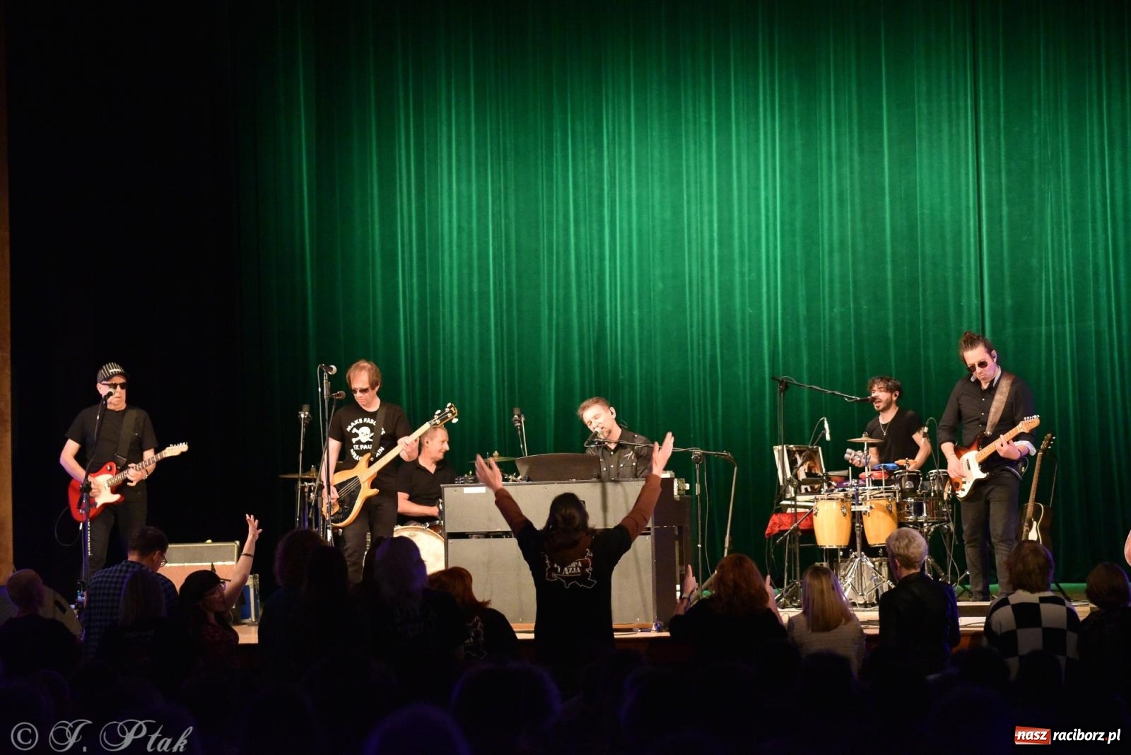 Zdjęcie w galerii na portalu naszraciborz.pl: Legenda polskiego rocka na scenie RCK. Sztywny Pal Azji w Raciborzu wiadomości z regionu