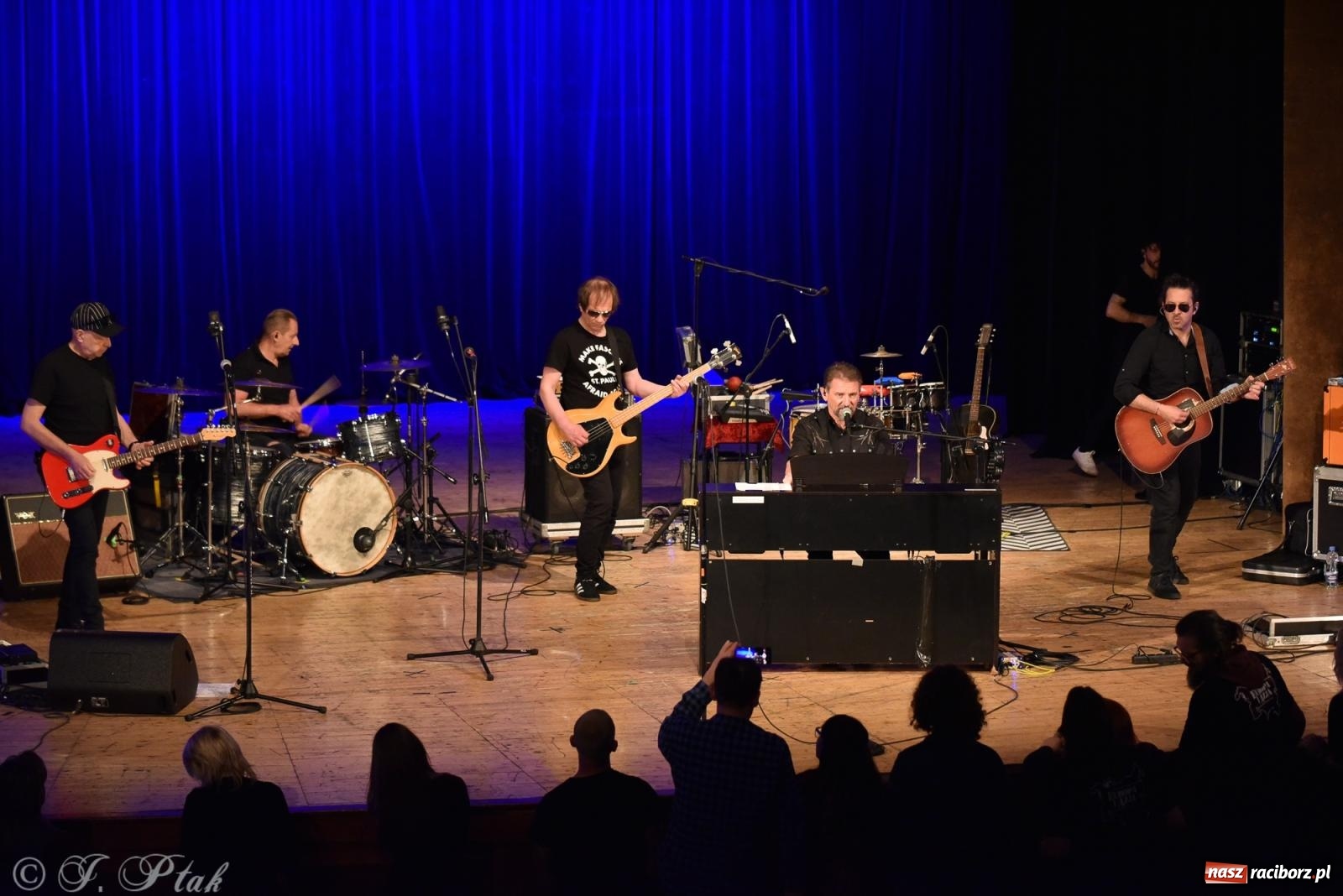 Zdjęcie w galerii na portalu naszraciborz.pl: Legenda polskiego rocka na scenie RCK. Sztywny Pal Azji w Raciborzu wiadomości z regionu