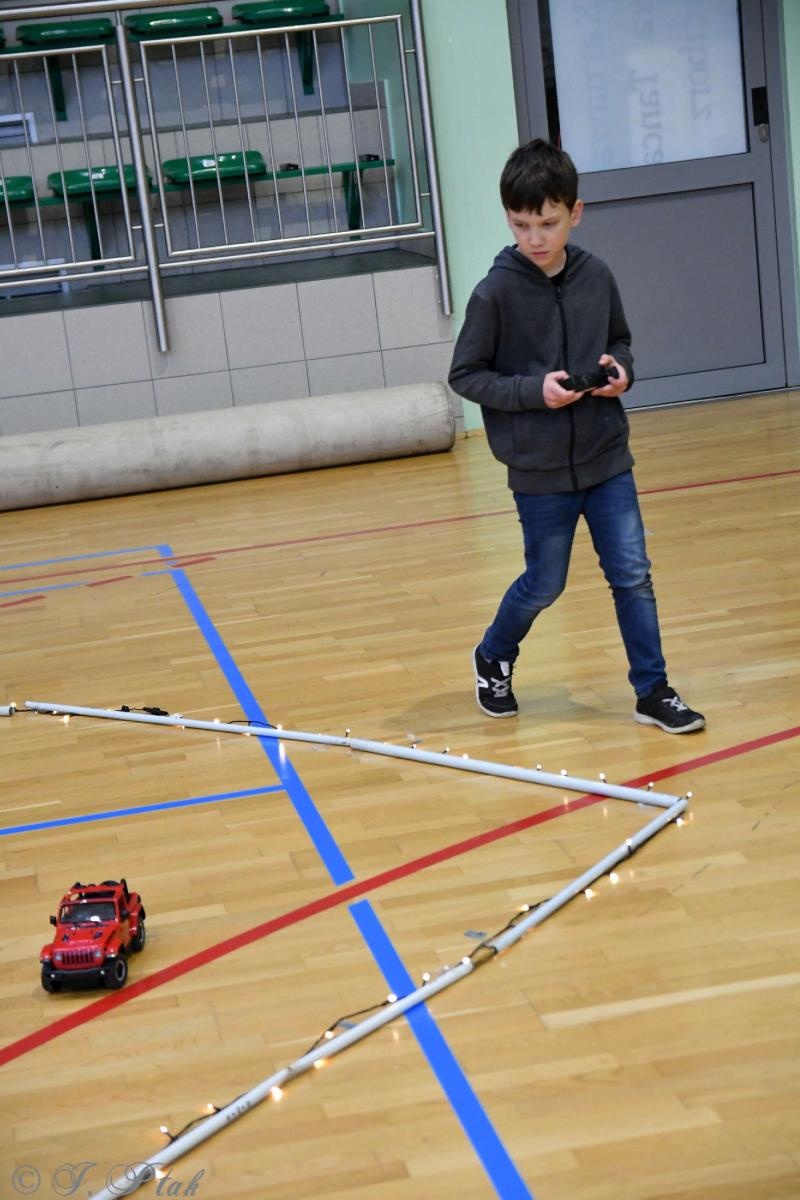 Zdjęcie w galerii na portalu naszraciborz.pl: Zdalnie sterowane wyścigi w Arenie Rafako [FOTO i WIDEO] wiadomości z regionu