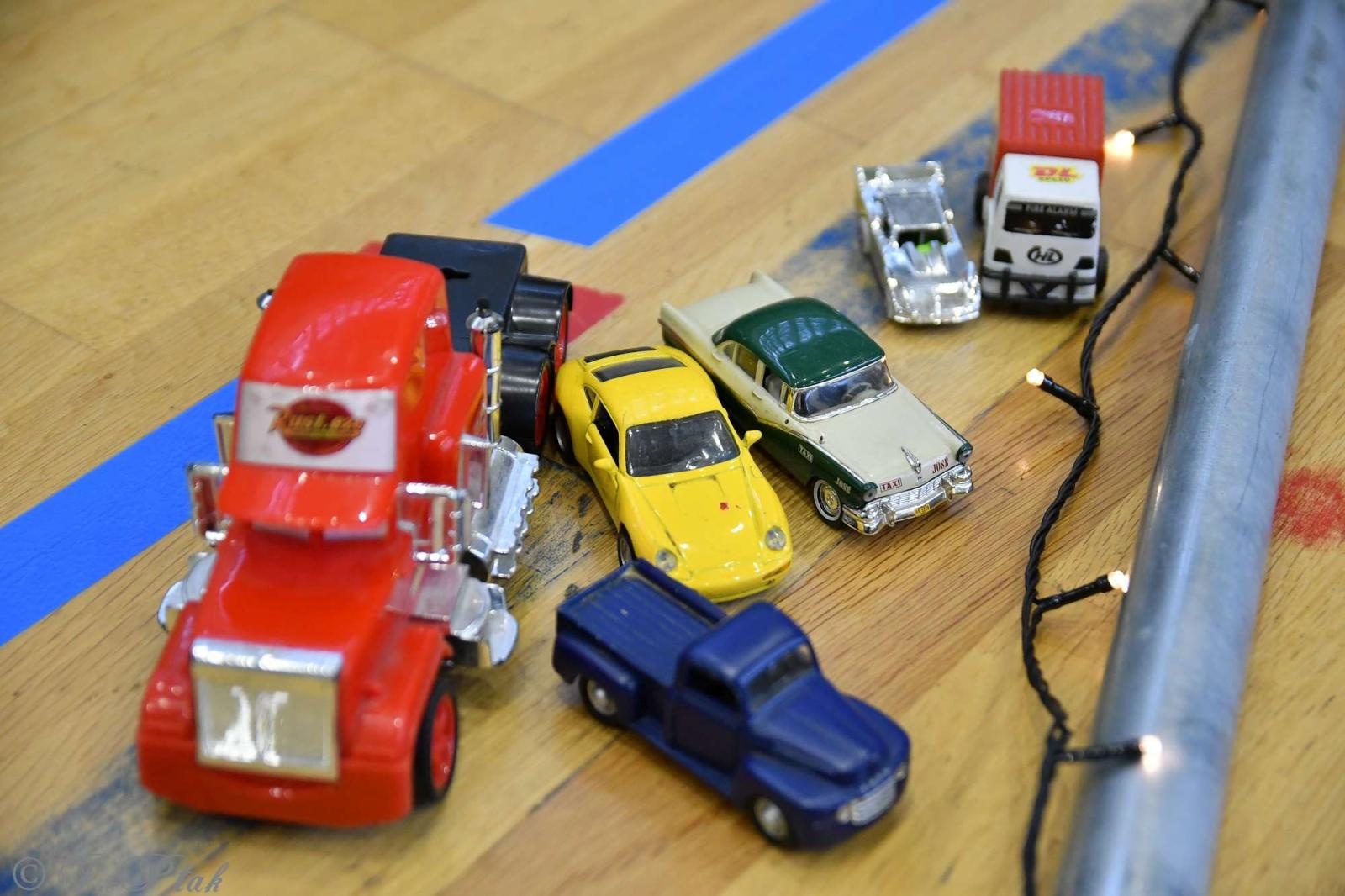 Zdjęcie w galerii na portalu naszraciborz.pl: Zdalnie sterowane wyścigi w Arenie Rafako [FOTO i WIDEO] wiadomości z regionu