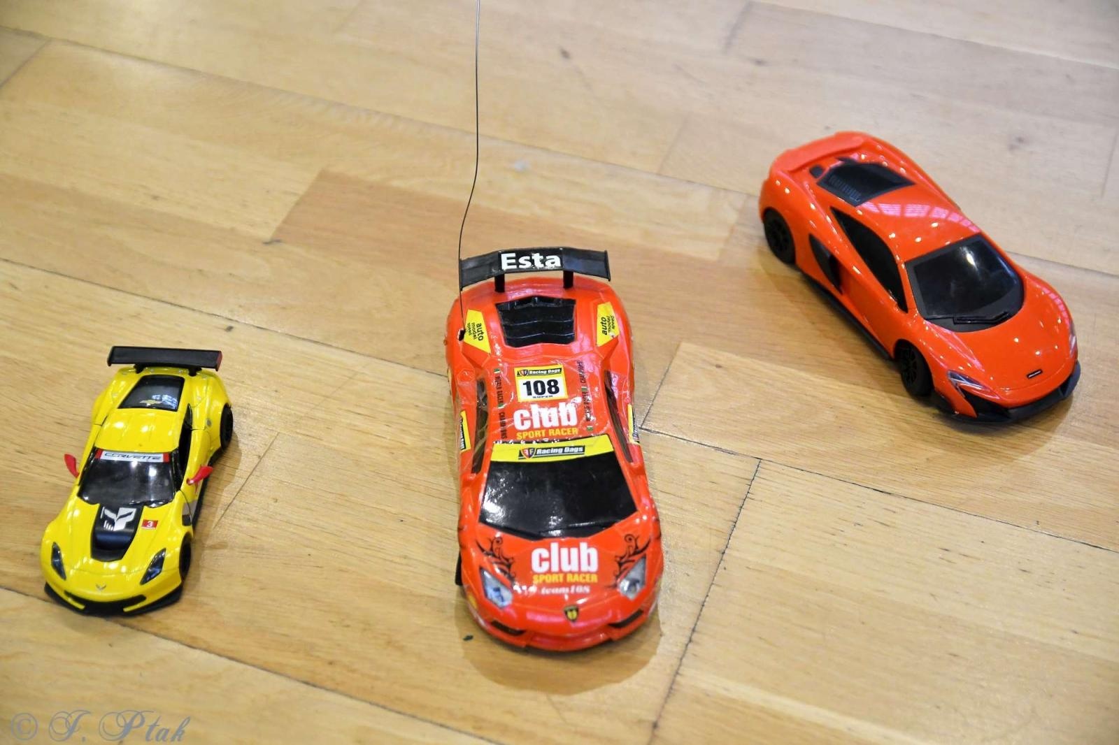 Zdjęcie w galerii na portalu naszraciborz.pl: Zdalnie sterowane wyścigi w Arenie Rafako [FOTO i WIDEO] wiadomości z regionu