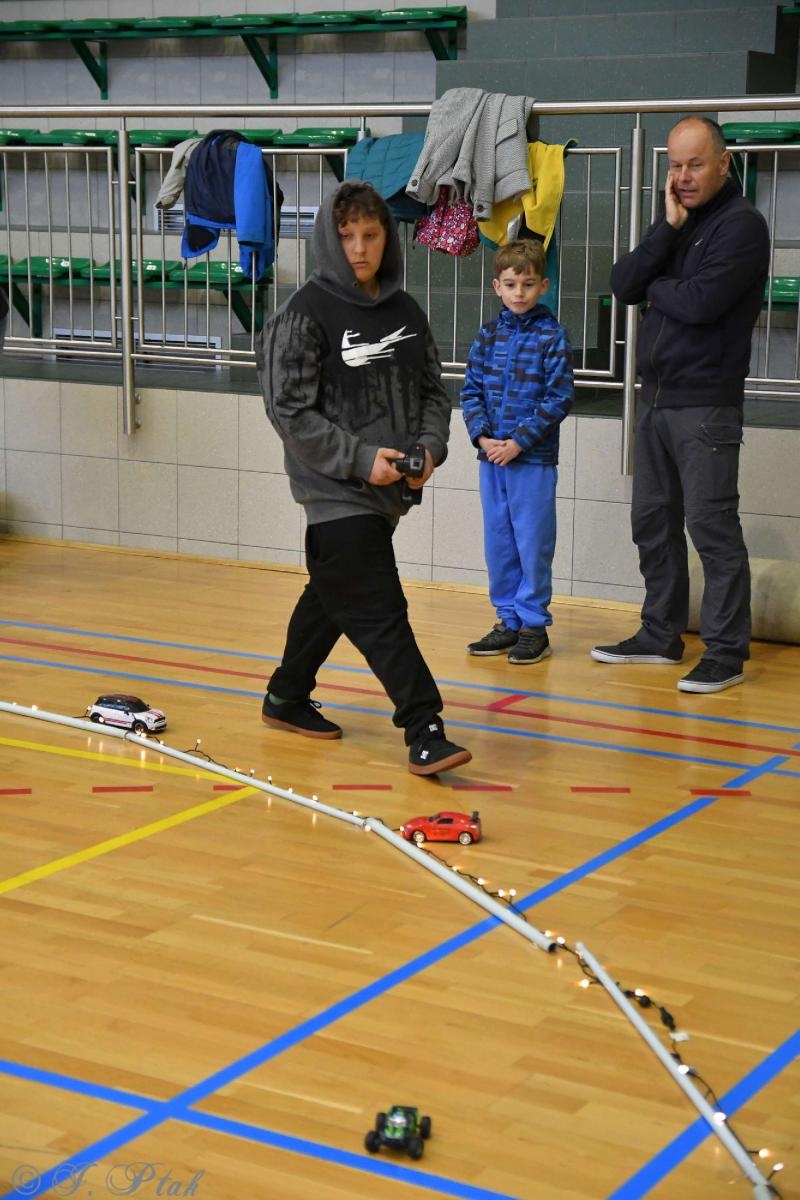 Zdjęcie w galerii na portalu naszraciborz.pl: Zdalnie sterowane wyścigi w Arenie Rafako [FOTO i WIDEO] wiadomości z regionu