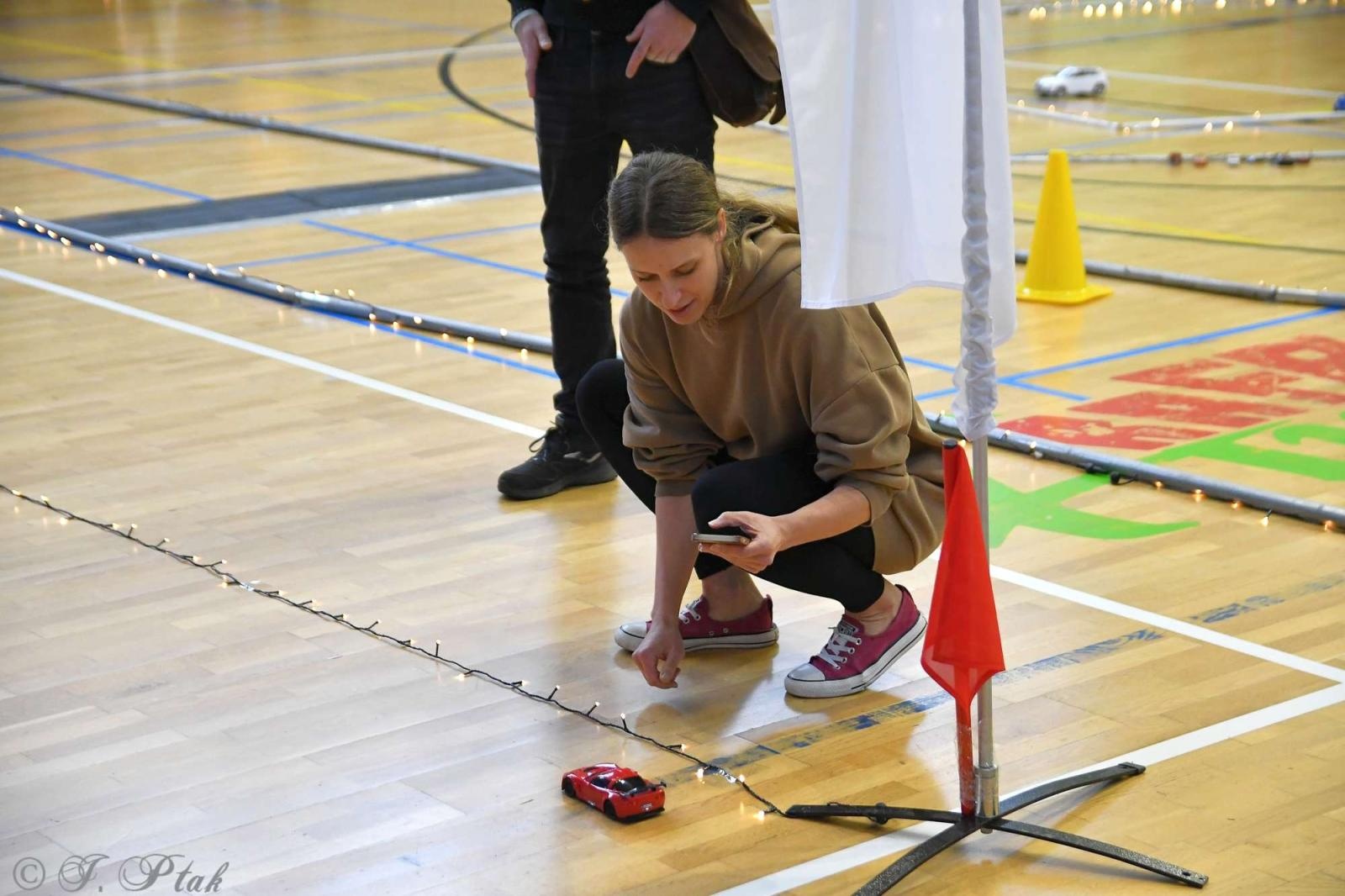 Zdjęcie w galerii na portalu naszraciborz.pl: Zdalnie sterowane wyścigi w Arenie Rafako [FOTO i WIDEO] wiadomości z regionu