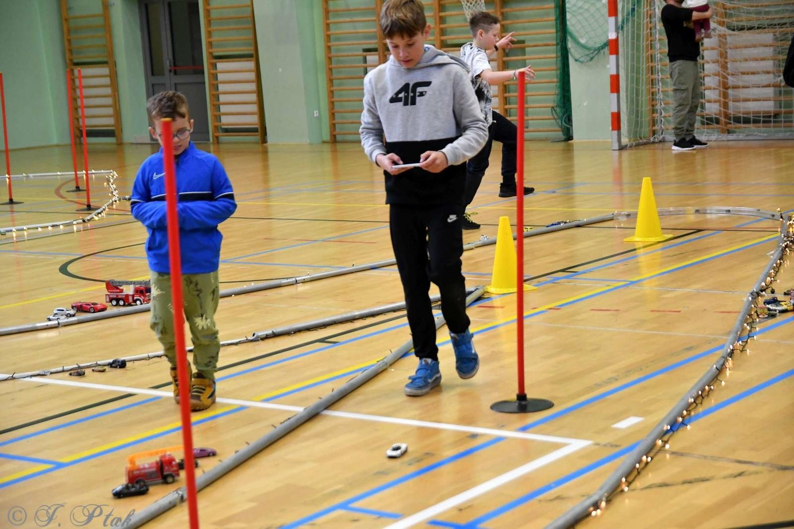 Zdjęcie w galerii na portalu naszraciborz.pl: Zdalnie sterowane wyścigi w Arenie Rafako [FOTO i WIDEO] wiadomości z regionu