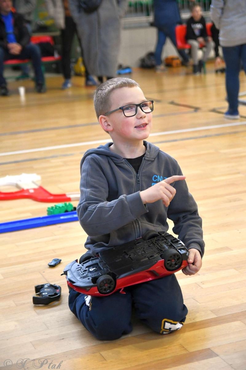 Zdjęcie w galerii na portalu naszraciborz.pl: Zdalnie sterowane wyścigi w Arenie Rafako [FOTO i WIDEO] wiadomości z regionu