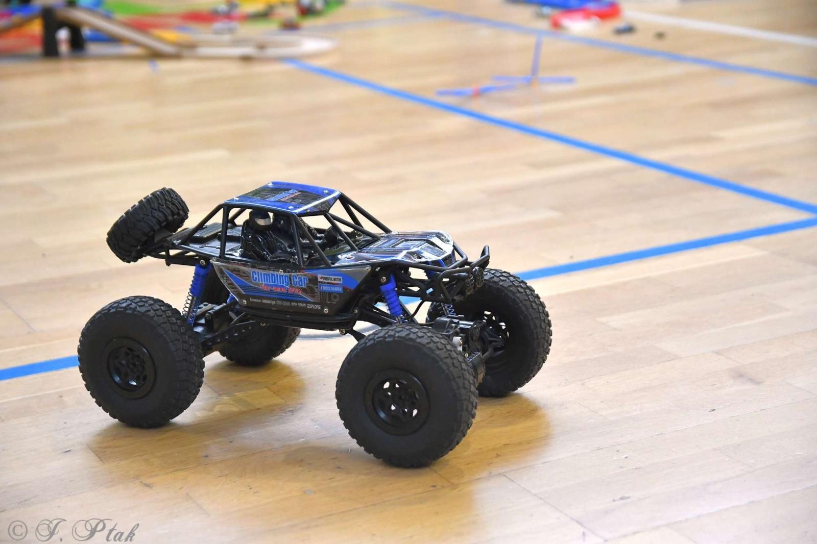 Zdjęcie w galerii na portalu naszraciborz.pl: Zdalnie sterowane wyścigi w Arenie Rafako [FOTO i WIDEO] wiadomości z regionu