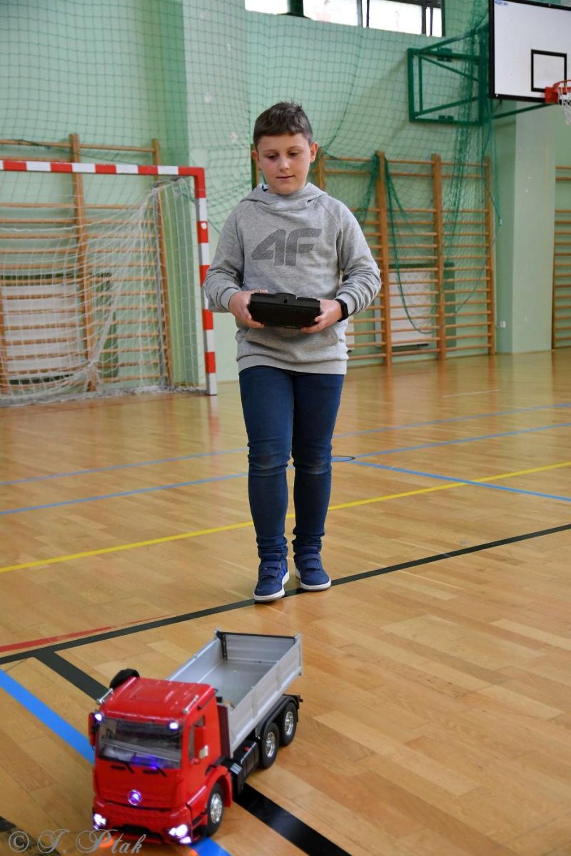 Zdjęcie w galerii na portalu naszraciborz.pl: Zdalnie sterowane wyścigi w Arenie Rafako [FOTO i WIDEO] wiadomości z regionu