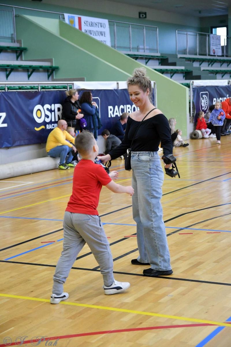 Zdjęcie w galerii na portalu naszraciborz.pl: Zdalnie sterowane wyścigi w Arenie Rafako [FOTO i WIDEO] wiadomości z regionu